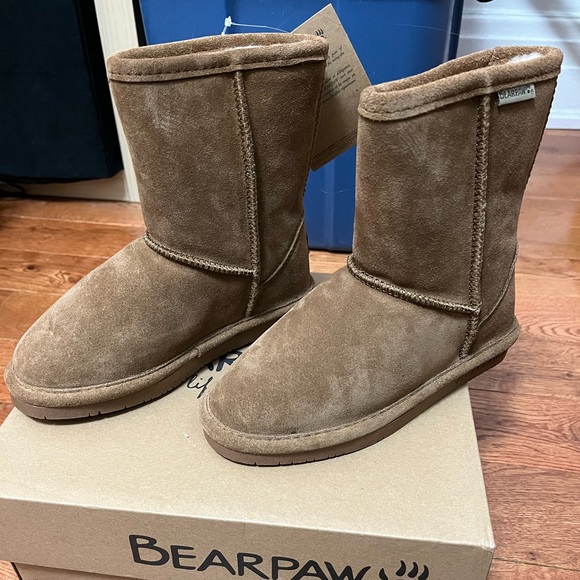 NWT: Suede and wool/sheepskin lining Youth size 1 boots - Picture 3 of 7